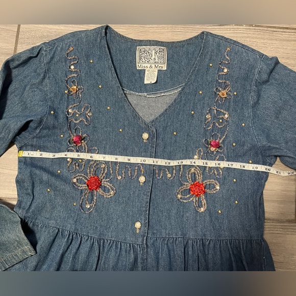 Miss & Mrs Vtg Women’s Blue Medium Denim Flower embroidery decor Dress - Picture 8 of 15